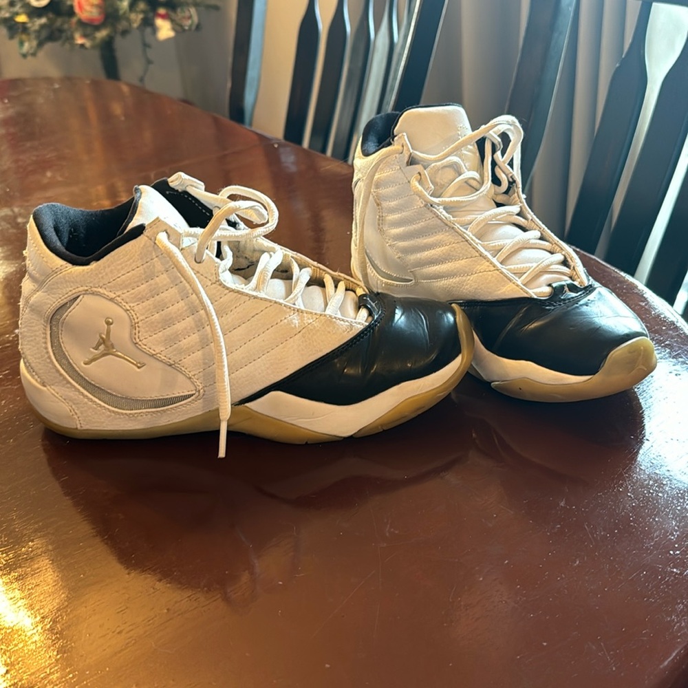 Jordan B-2rue. Jumpman retro. Size 6y.